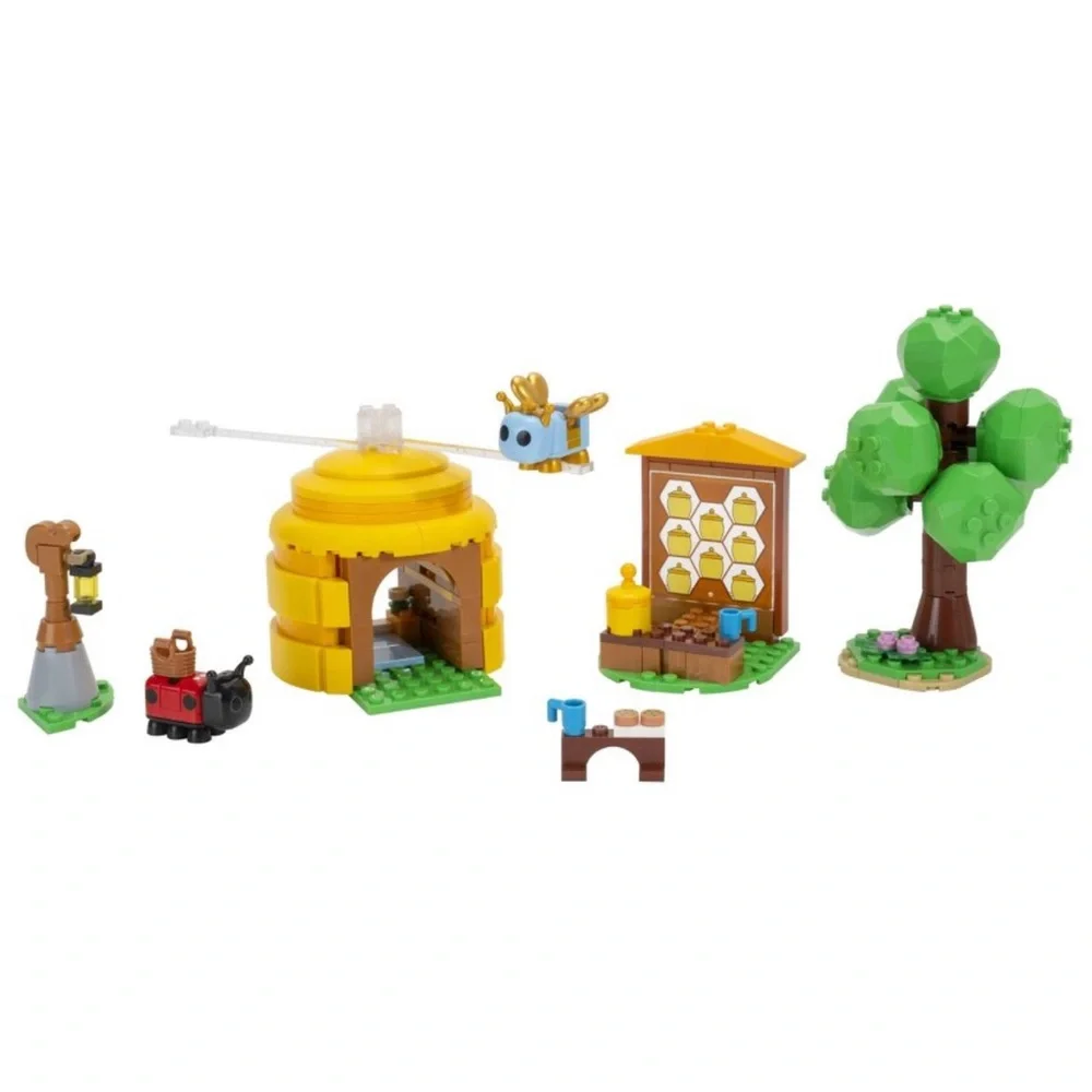 Adopt Me! Coffee Shop Interior with Queen Bee Building Set - 225pc